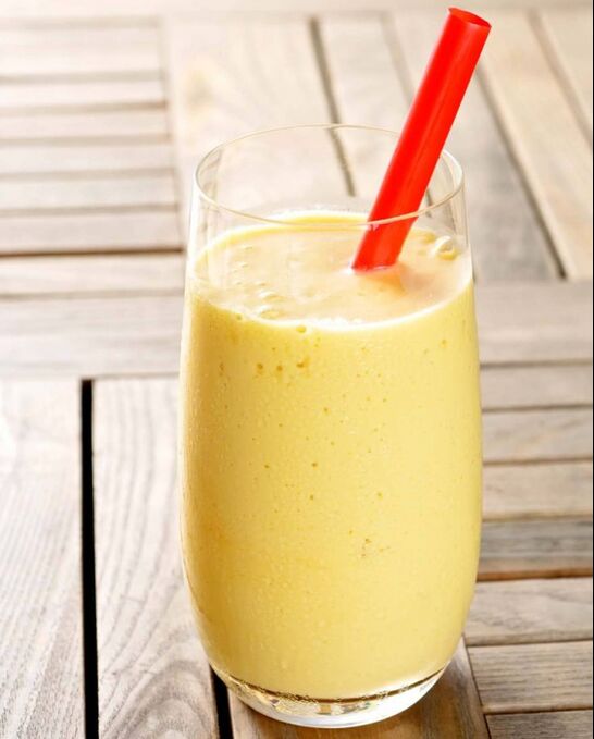 Apple and banana smoothie - a healthy snack for those who want to lose weight in a week